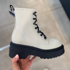 TOMMY HILFIGER- lace up ivory boot chunky